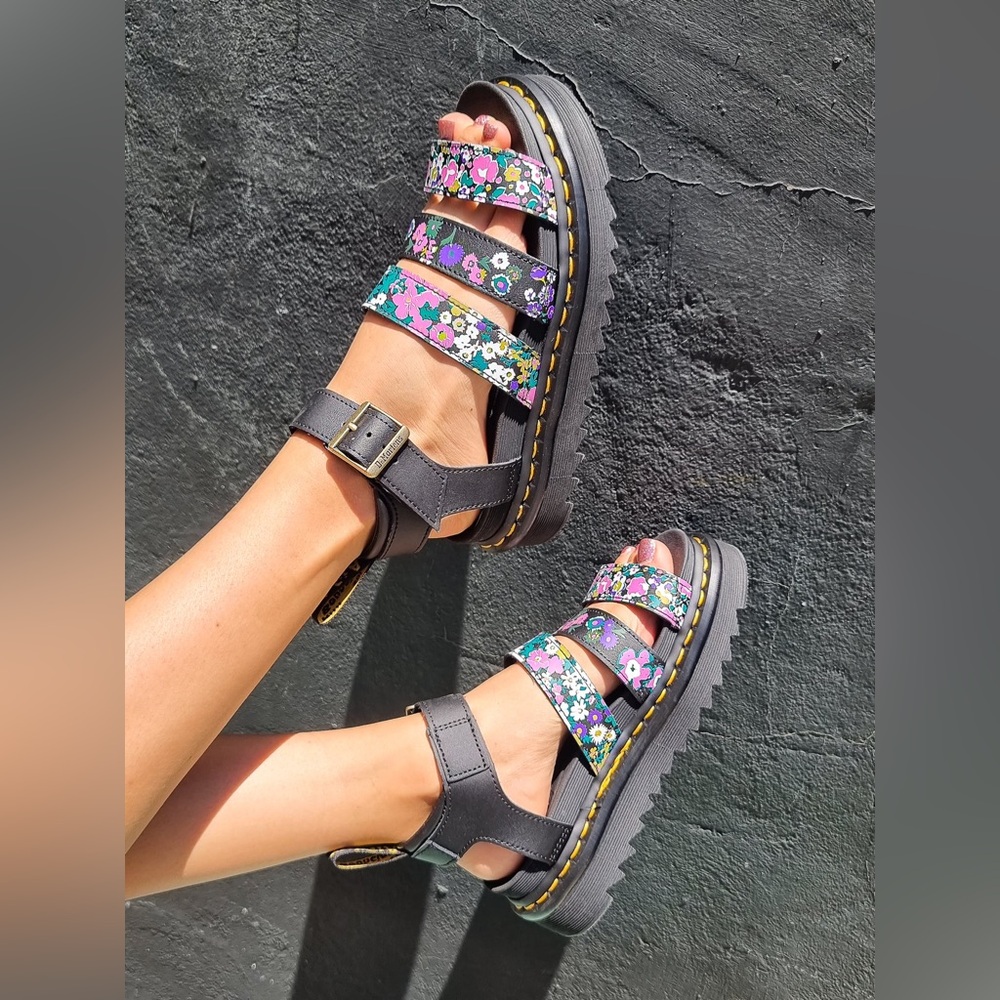 DR. MARTENS BLAIRE BLACK FLORAL